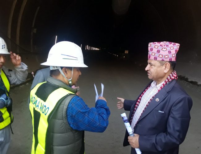 नागढुङ्गा सुरुङमार्ग: अनुगमनमा उच्च सरकारी अधिकारी